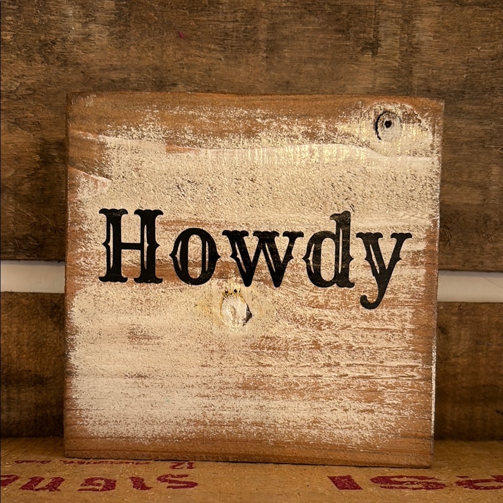Rustic Wooden 'Howdy' Sign